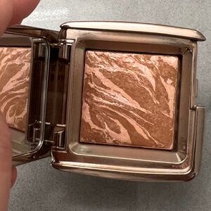 Hourglass mini bronzer
